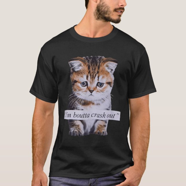 I'm Boutta Crash Out Funny Sarcasm Quotes Meme Cat T Shirt (Framsida)