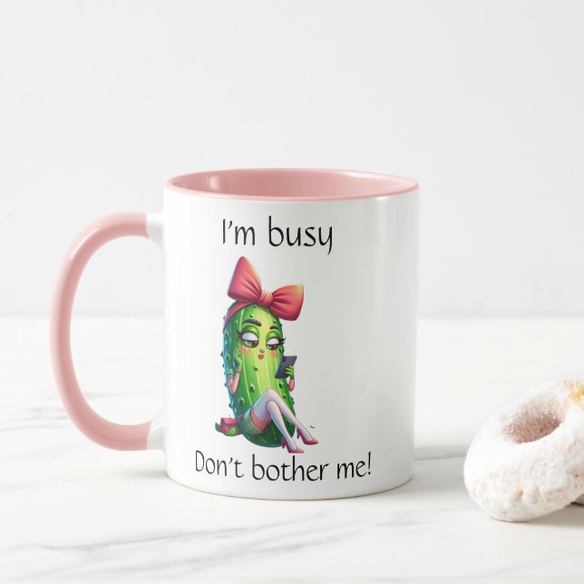 "I'm Busy Don't Bother Me" Sassy Pickle Girl Mug Mugg (Med munk)