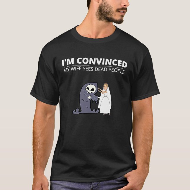 I'm Convinced My Wife Sees Dead People For Husband T Shirt (Framsida)
