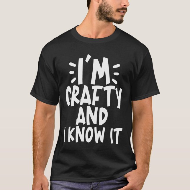 I'm Crafty And I Know It T Shirt (Framsida)