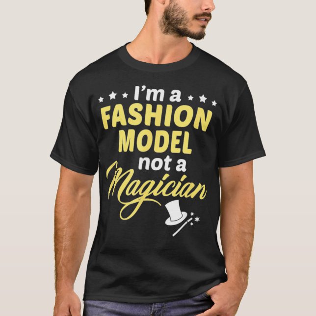 Im en Mode-modell, inte en magiker  T Shirt (Framsida)