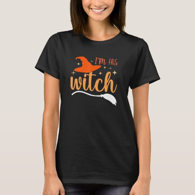 I'm Her Boo I'm His Witch T Shirt (Framsida)