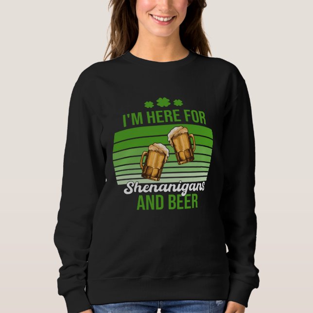 I'm Here for Shenanigans and Beer St Patrick's Day T Shirt (Framsida)