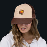 „Im Herz der Sonne – Wo Stille leuchtet“ Keps<br><div class="desc">Inmitten der goldenen Glut wohnt ein leises Versprechen – ein Flüstern aus Licht und Zeit. Dieses Design erzählt von der Kraft des Lichts, das nicht nur den Tag erhellt, sondern auch die Seele berührt. Es ist ein Symbol für Mut, Wandel und die Schönheit des Stillseins – dort, wo Gedanken fliegen...</div>