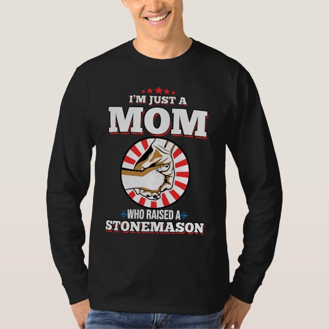 I'm Just A Mom Who Raised A STONEMASON  STONEMASON T Shirt (Framsida)
