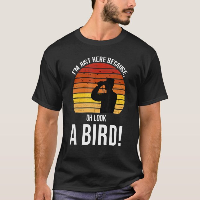 I'm just here because oh look a bird  birds Birdin T Shirt (Framsida)