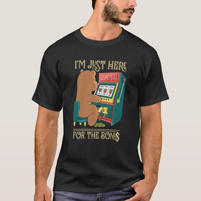 I'm Just Here For The Bonus Gambling Slot Machine T Shirt (Framsida)