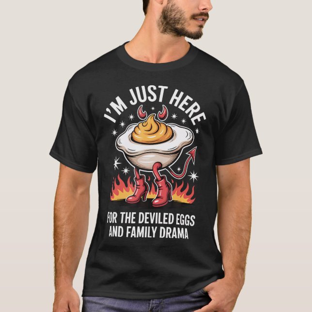 I'M Just Here For The Deviled Eggs And Family Dram T Shirt (Framsida)