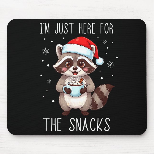 I'm Just Here For The Snacks Christmas Raccoon  Musmatta (Framsidan)