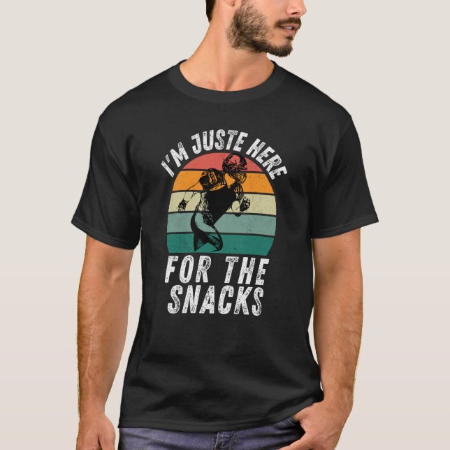 I'm Just Here For The Snacks Football retro T Shirt (Framsida)