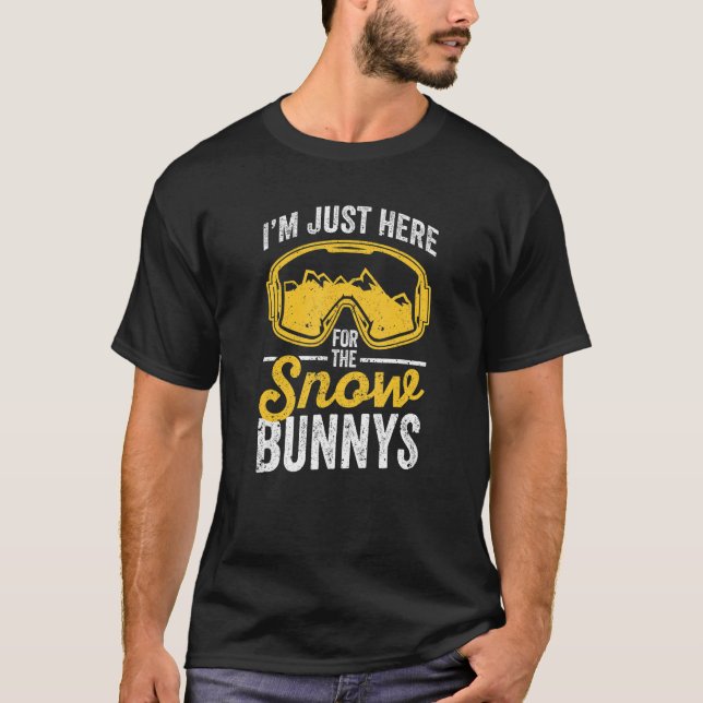 I'm Just Here For The Snow Bunnys Funny Skiing Lov T Shirt (Framsida)