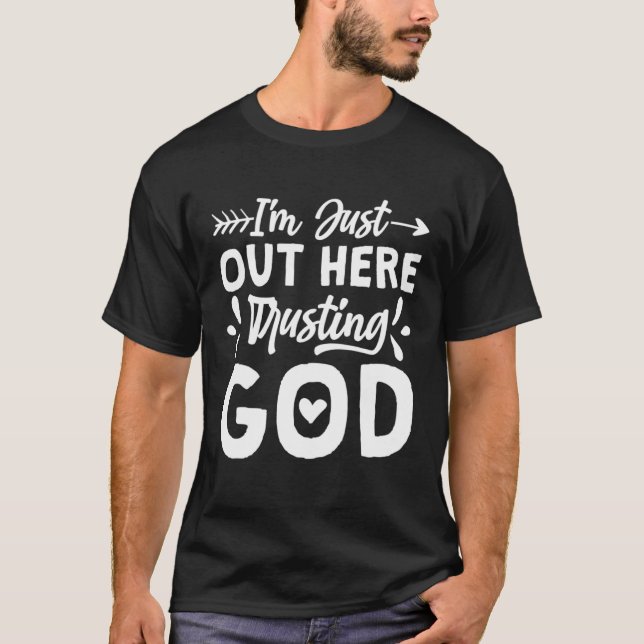 I'M Just Out Here Trusting God Religious & Christ  T Shirt (Framsida)