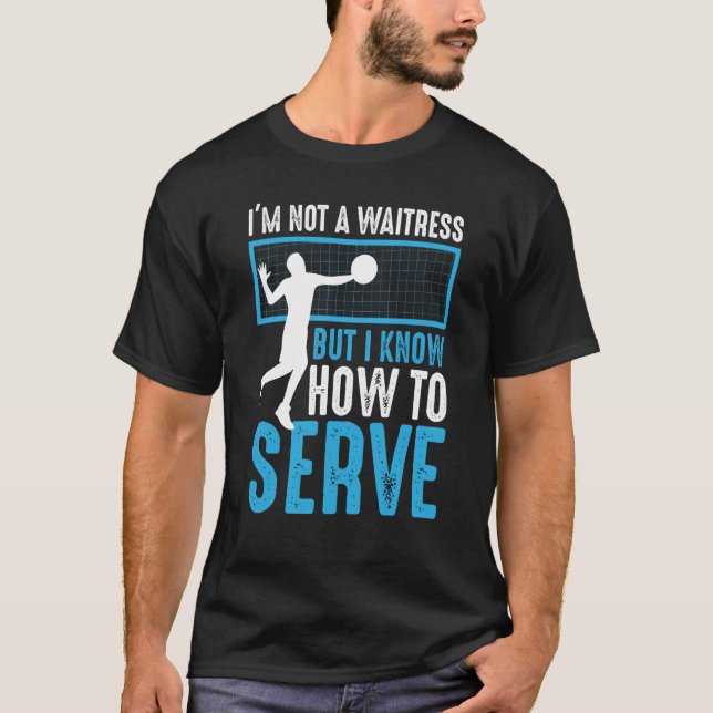 I'm Not A Waitress But I Know How To Serve Volleyb T Shirt (Framsida)