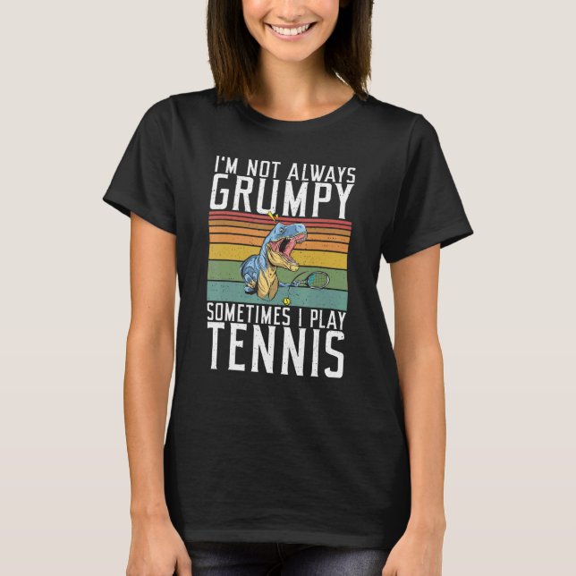 Im not always Grumpy sometimes i play Tennis   T Shirt (Framsida)