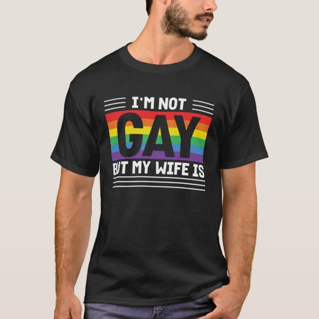 Im Not Gay But My Wife Is T Shirt (Framsida)