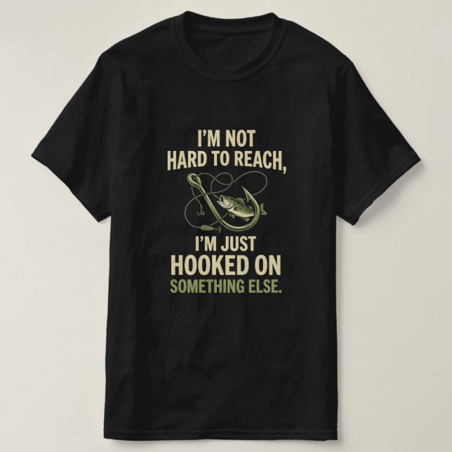 Im Not Hard To Reach Just Hooked On Fishing T Shirt (Design framsida)