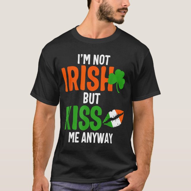 I'm Not Irish But Kiss Me Anyway - St Patrick's Da T Shirt (Framsida)