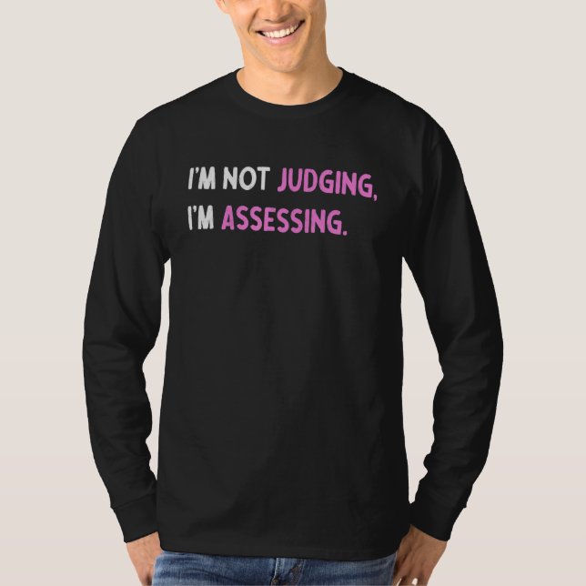 I'm Not Judging I'm Assessing Funny Saying_4 T Shirt (Framsida)