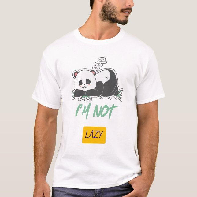I'm Not Lazy Panda T-Shirt – Funny Chill Vibes Tee (Framsida)