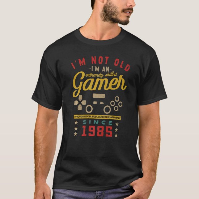 I'm Not Old I'm A Skilled Gamer  1985  Videogame   T Shirt (Framsida)