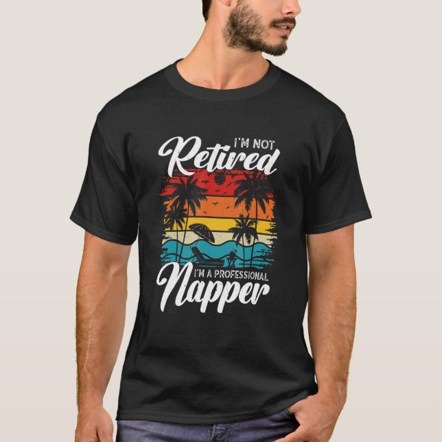 I'm Not Retired I'm a Professional Napper  Retiree T Shirt (Framsida)