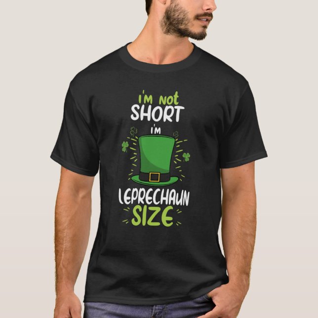 I'm not Short I'm Leprechaun Green Shamrock St Pat T Shirt (Framsida)
