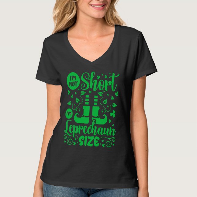 I'm Not Short I'm Leprechaun Size St Patricks Day T Shirt (Framsida)
