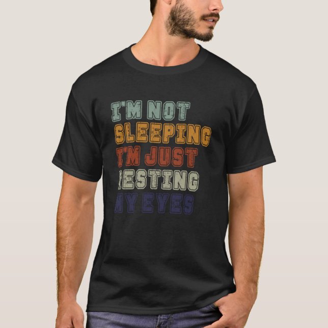 I'm Not Sleeping I'm Just Resting My Eyes T Shirt (Framsida)