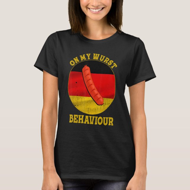I'm On My Wurst Behavior And I Don't Give A Schnit T Shirt (Framsida)