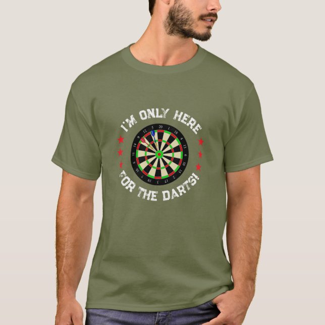 Im Only Here For The Darts Fun Darts Player T Shirt (Framsida)