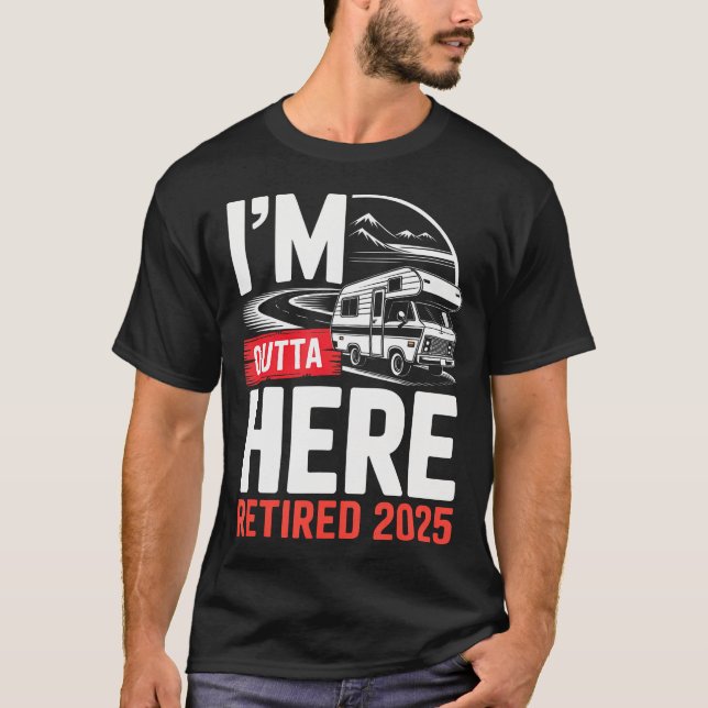 I'M Outta Here Retired 2025 Funny Rv Camping Retir T Shirt (Framsida)