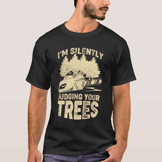 I'm Silently Judging Your Trees Arborist Gift T Shirt (Framsida)