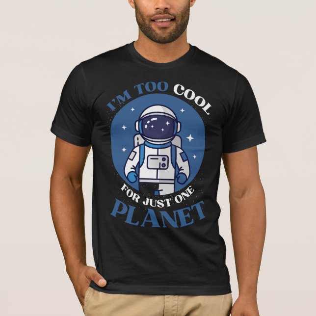 I'm Too Cool For Just One Planet Funny Astronaut  T Shirt (Framsida)