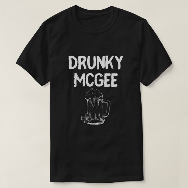 Im with Drunky Mcgee Funny Par St patricks day T Shirt (Design framsida)