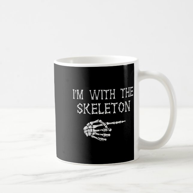 I'm With Skeleton Funny Couples Matching Halloween Kaffemugg (Höger)