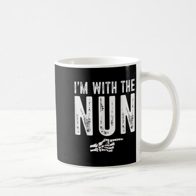 I'm With The Nun Easy Costume Halloween Couples Ma Kaffemugg (Höger)