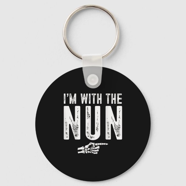 I'm With The Nun Easy Costume Halloween Couples Ma Nyckelring (Framsida)