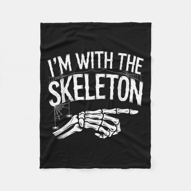 I'm With The Skeleton Funny Halloween Costume  Fleecefilt (Framsidan)