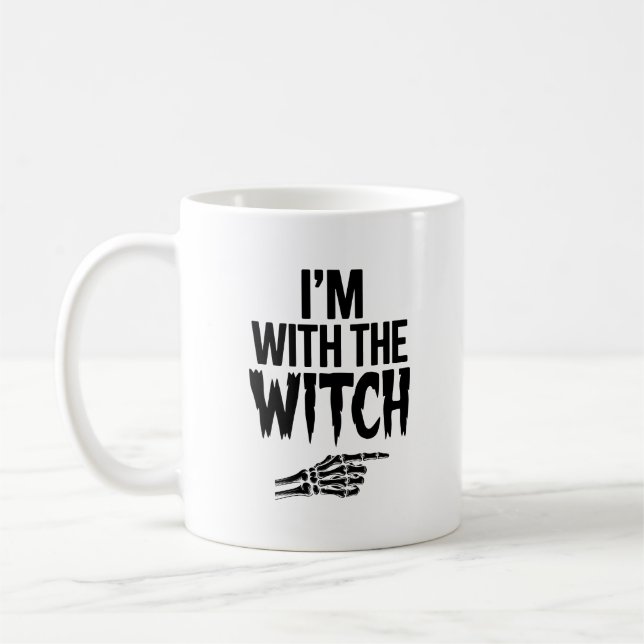 I'm with the Witch Funny Halloween His and Her Kaffemugg (Vänster)