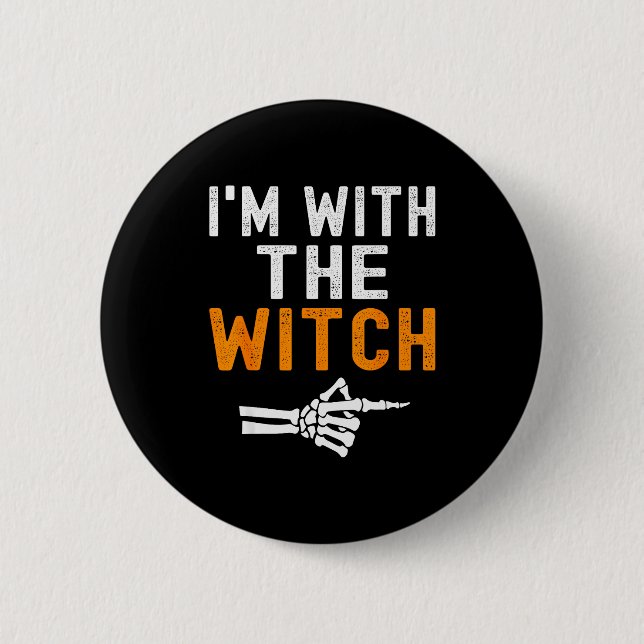 I'm With The Witch Funny Skeleton Halloween Matchi Knapp (Framsida)