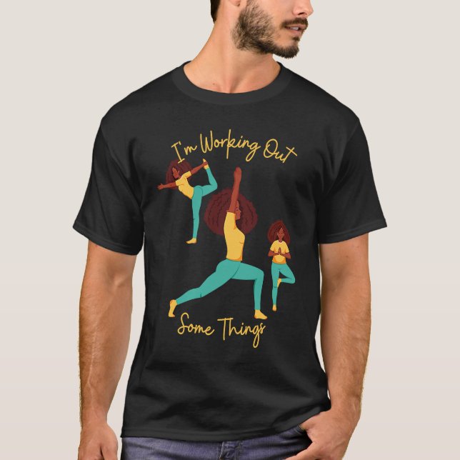 I'm Working Out Some Things Yoga Pose Exercise Wor T Shirt (Framsida)