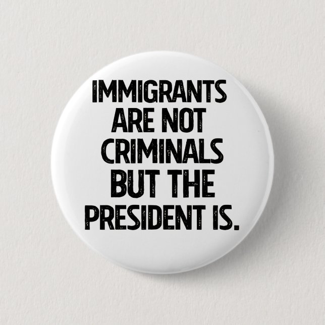 Immigrants Are Not Criminials But the President Is Knapp (Framsida)