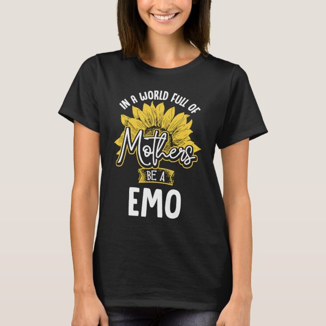 In A World Full Of Mothers be a Emo T Shirt (Framsida)