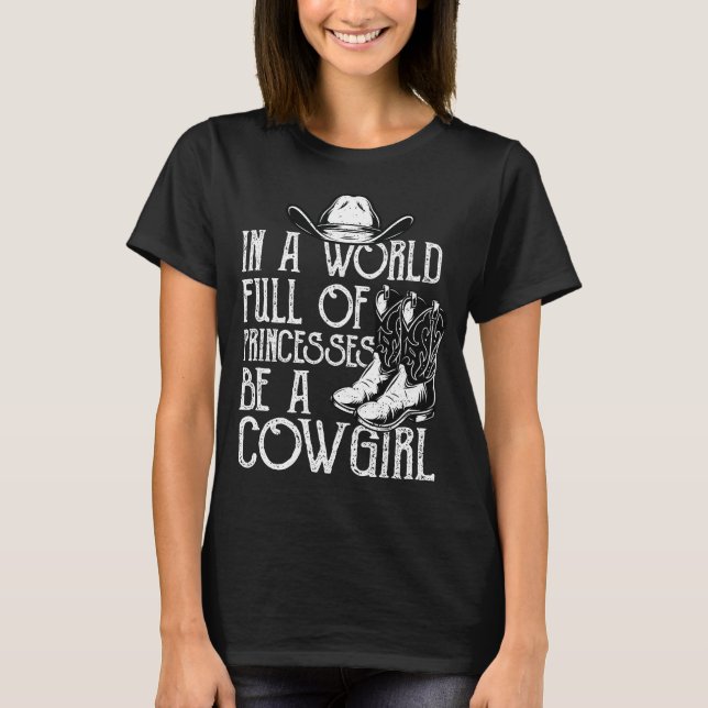 In A World Full Of Princesses Be A Cowgirl - Boots T Shirt (Framsida)