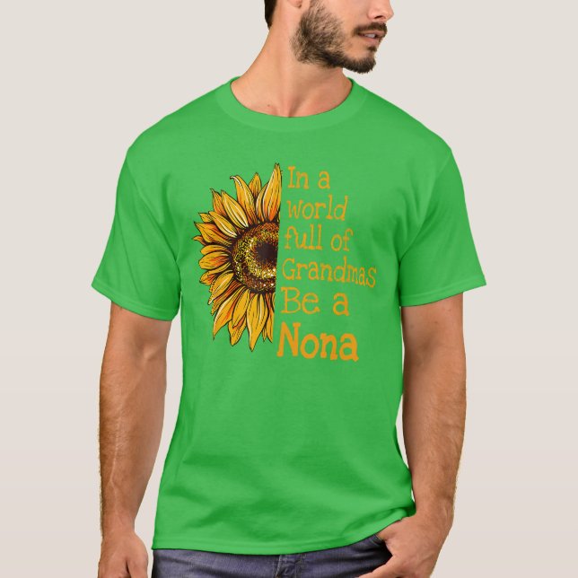 In A World Of Grandmas Be a Nona Special Grandma f T Shirt (Framsida)