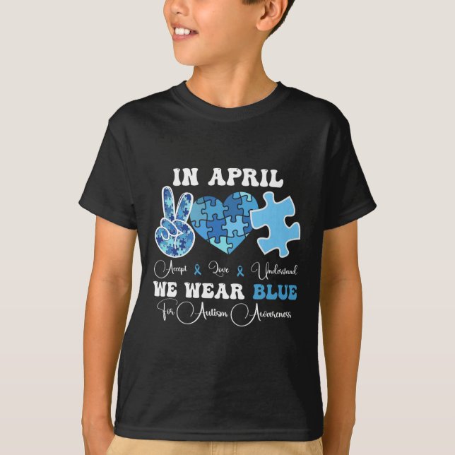 In April We Wear Blue Autism Awareness Groovy Men  T Shirt (Framsida)