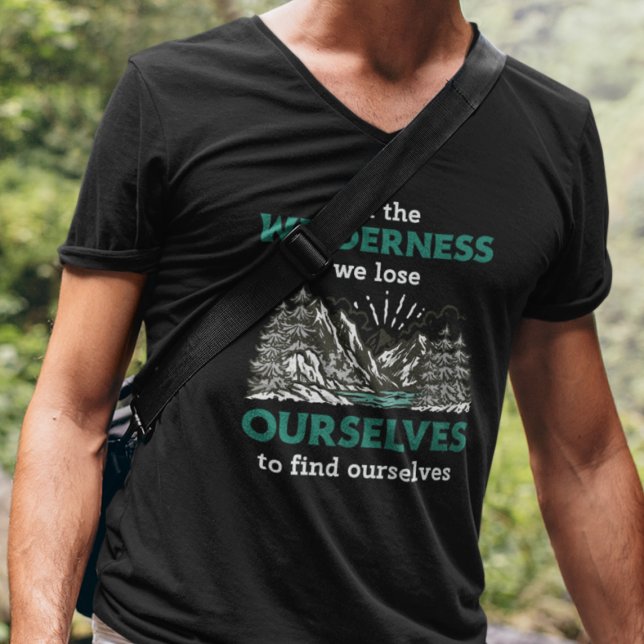 In der Wildnis verlieren wir uns, um uns zu finden T Shirt (Skapare uppladdad)