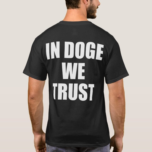 "IN DOGE WE TRUST", dubbla-sidig T-Shirt (Baksida)