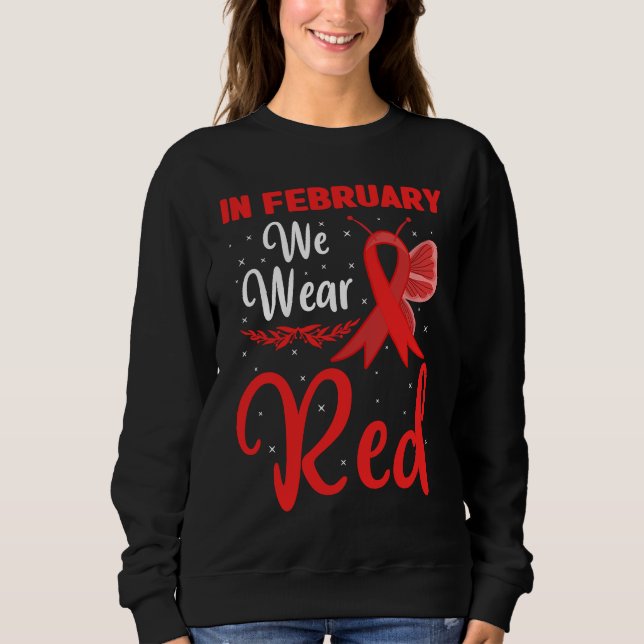 In February We Wear Red Heart Disease Awareness Bu T Shirt (Framsida)