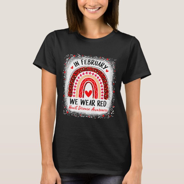 In February We Wear Red Heart Disease Awareness Ra T Shirt (Framsida)